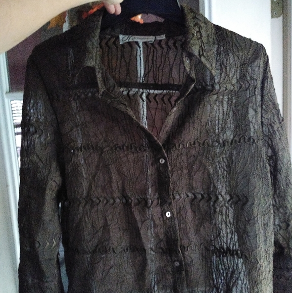 Dress Barn Tops - Was💲8! 🎉5/$20Dressbarn embroidered chiffon button down